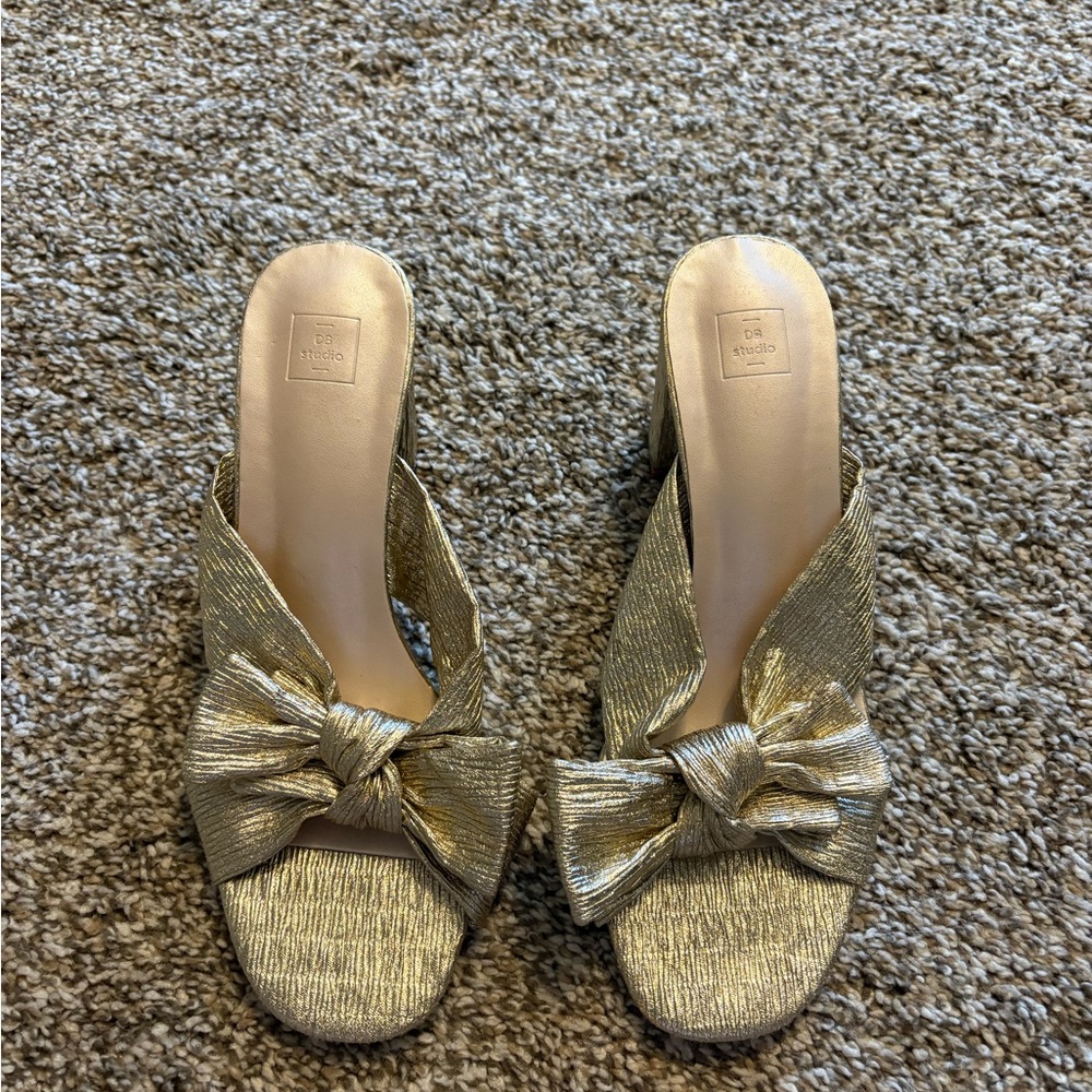 Elegant Metallic Bow Heels